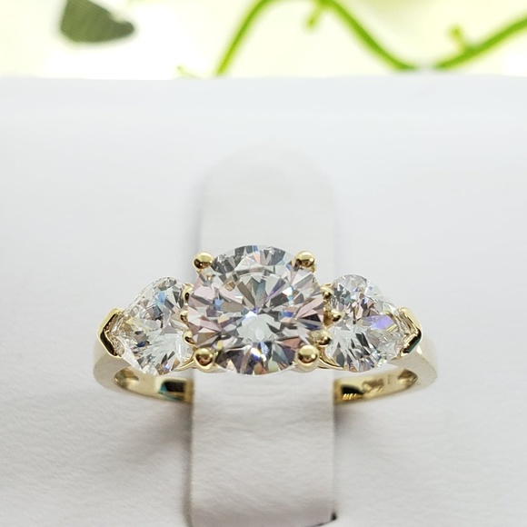 2 Ct 14K Yellow Gold Round Heart 3 Stone